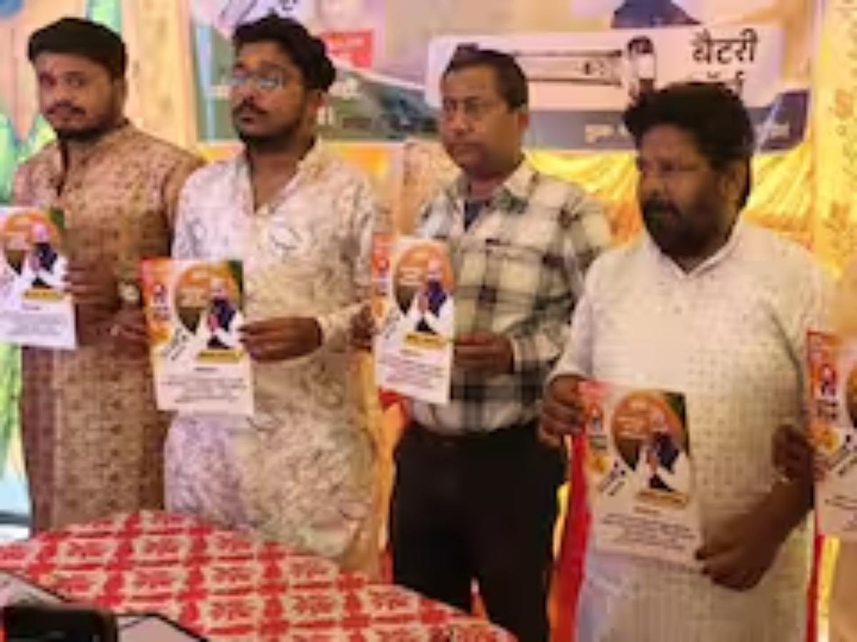 दुमका नगर निकाय चुनाव में सुमित कुमार और अभिषेक चौरसिया के बीच टक्कर,18 प्रत्याशी मैदान में