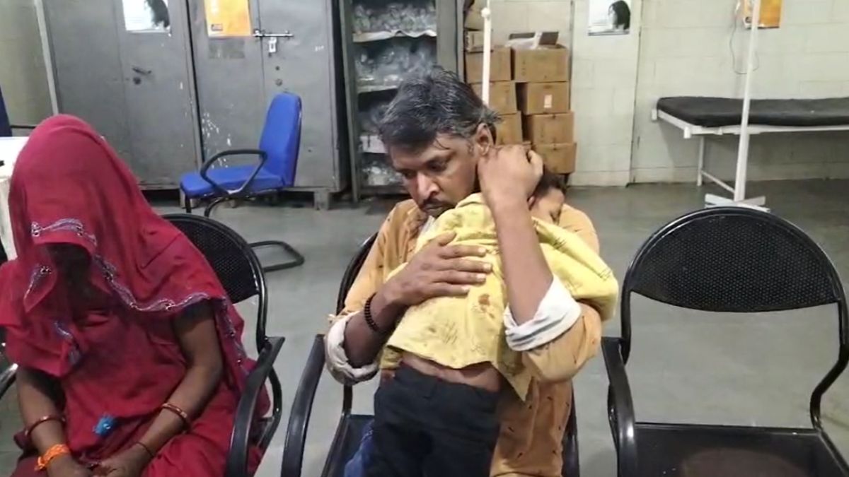 पागल कुत्ते का आतंक: मासूम बच्ची समेत चार लोगों को काटा, ग्रामीणों में डर का माहौल