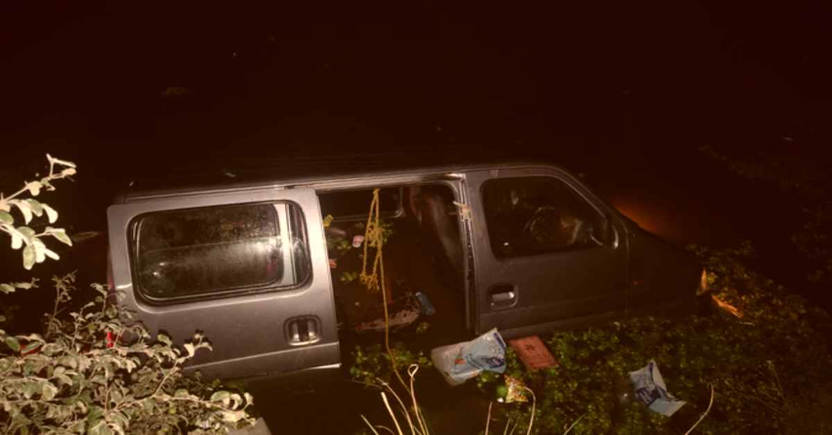 मौत का अंतिम सफरः तालाब में जा समाई तेज रफ्तार ईको, डूबने से 4 लोगों की मौत, 4 गंभीर घायल