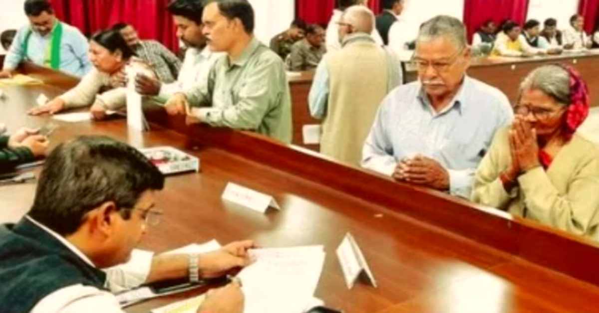 UP सरकार का ‘मुर्दा’ सिस्टम! कागजों में मरा दिखाकर दंपति की बंद कर दी गई वृद्धा पेंशन, खा रहे दर-दर की ठोकरें, तो सुशासन राज में यही होगा ?