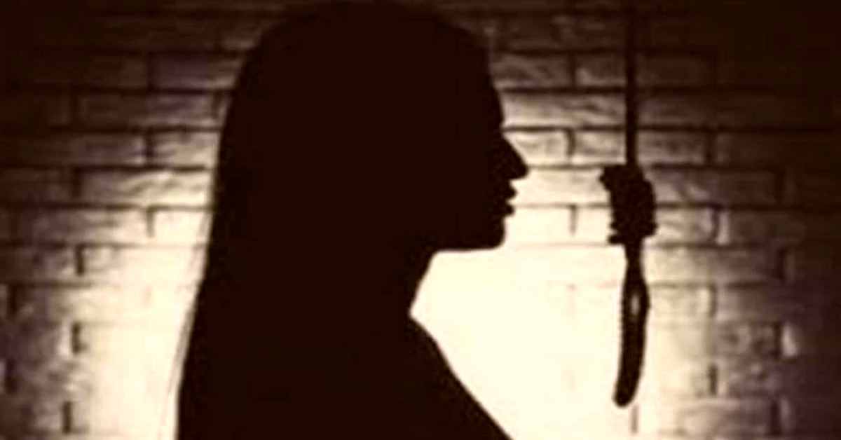 मां, मासूम और मौत का फंदाः 2 बेटियों के सामने महिला ने फांसी लगाकर दी जान, मामला जानकर दहल उठेगा दिल