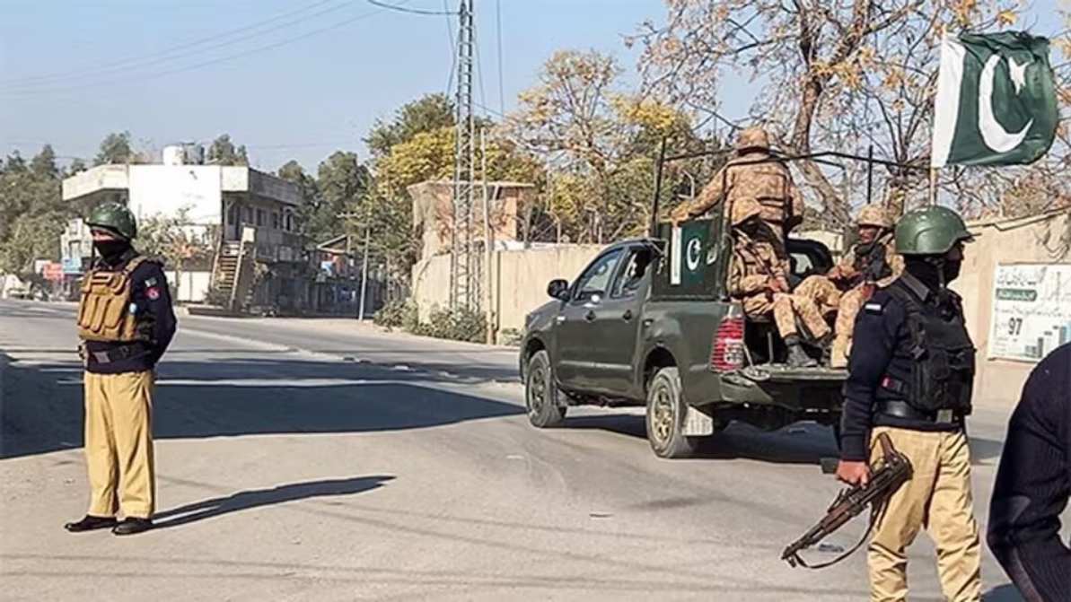 पाकिस्तान में एक दिन में दो आतंकी हमले, सुरक्षाकर्मियों समेत 11 की मौत