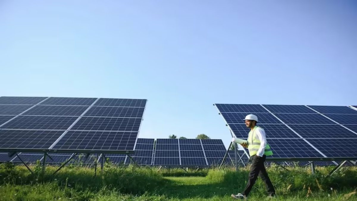 Trump Tariffs on Solar Company : भारतीय सोलर इंडस्ट्री को तगड़ा झटका, अमेरिका ने लगाया 126% का भारी टैरिफ …