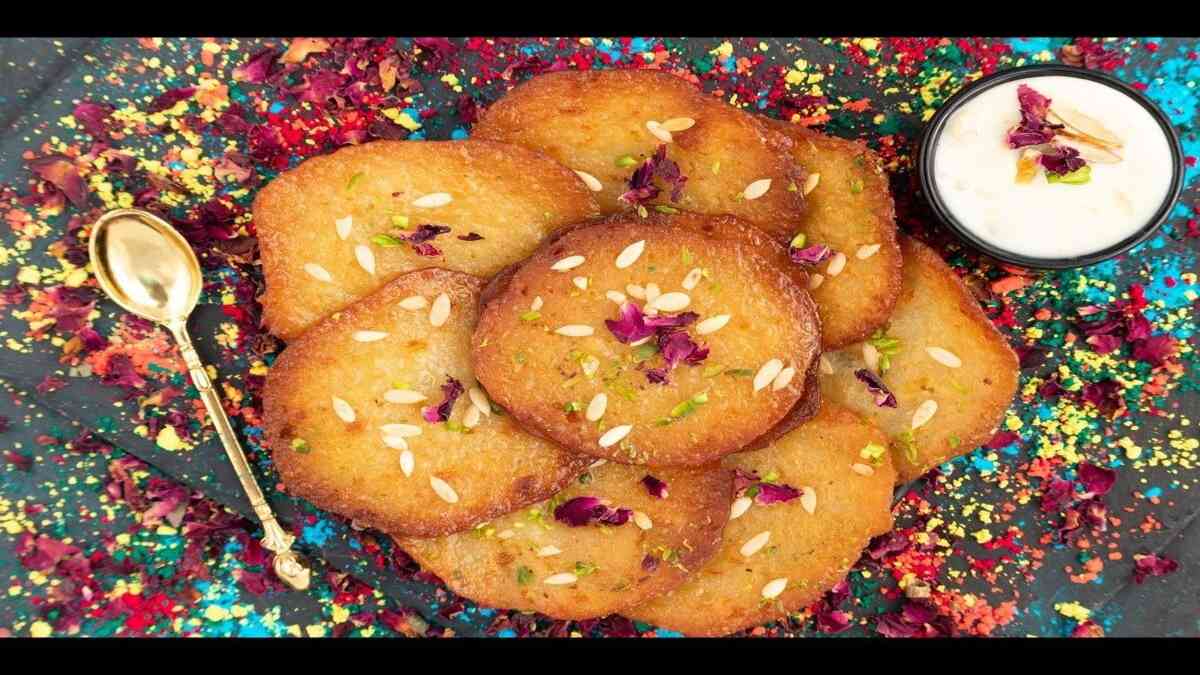 Holi 2026 : होली के लिए बनाने हैं परफेक्ट फूले- फूले मालपुए, इस रेसिपी को करें Follow