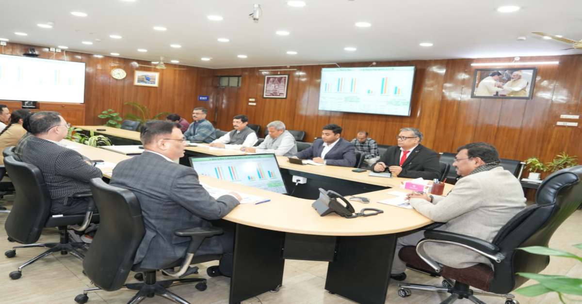 ‘डोर-टू-डोर कूड़ा संग्रहण की गुणवत्ता में सुधार करें…’, मुख्य सचिव ने अफसरों को दिए कड़े निर्देश, कहा- शहरी निकायों में मशीनों एवं उपकरणों की आवश्यकता