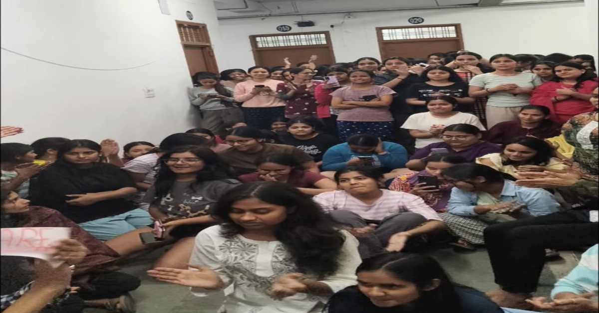 लखनऊ विश्वविद्यालय: गंगा हॉस्टल में भोजन के बाद छात्रा की बिगड़ी तबियत, कुलपति ने दिए जांच के आदेश