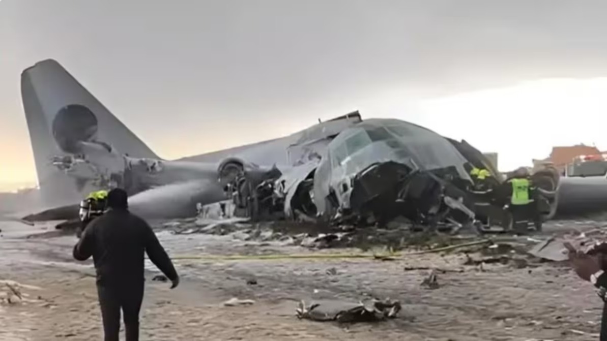 Bolivia Plane crash: बोलीविया में नोटों से भरा प्लेन क्रैश, 15 लोगों की मौत; हादसे के बाद मची नोटों की लूट
