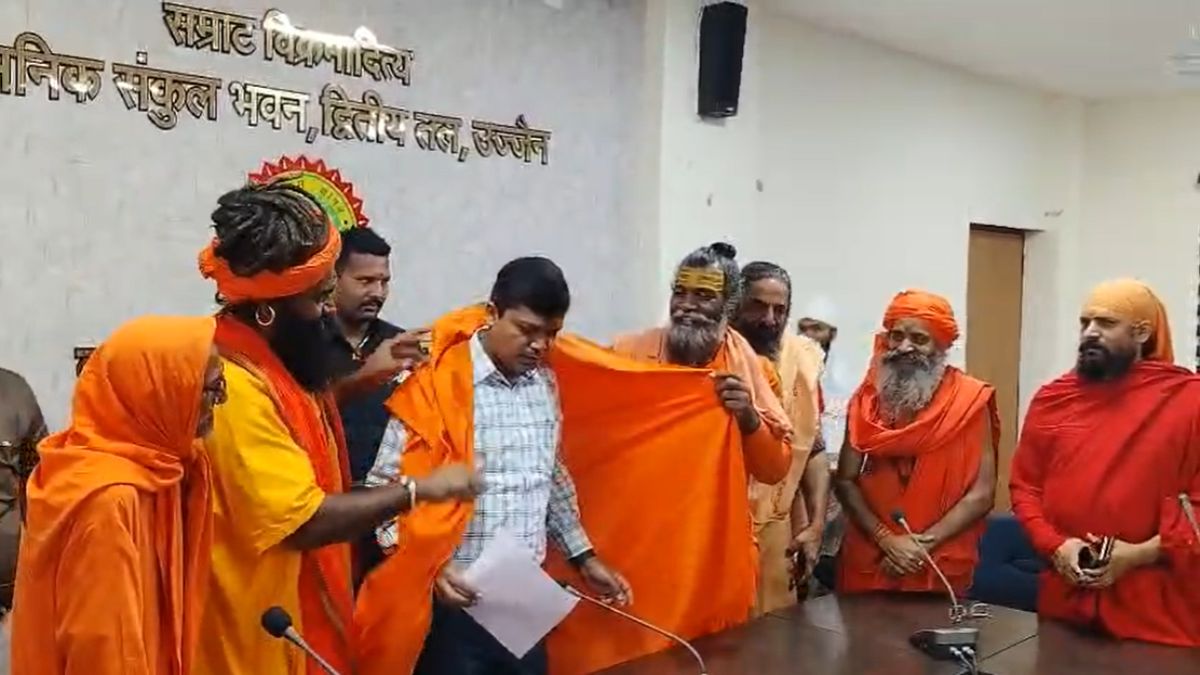 उज्जैन सिंहस्थ 2028 को लेकर कलेक्टर से चर्चाः भव्य प्रवेश द्वार बनाने की संतों ने की मांग, पेयजल, सड़क, शौचालय, पक्के निर्माण को लेकर हुई औपचारिक चर्चा