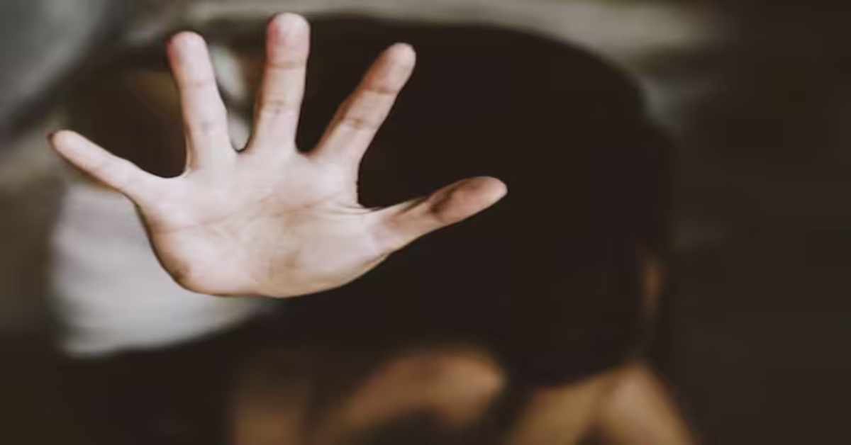 UP में ‘बेशर्म’ सरकार,’निकम्मा’ सिस्टम! घर में घुसकर 6 साल की बच्ची से रेप, कानून का बंटाधार, मुखिया सुरक्षा के झूठे दावे गढ़ने में मस्त?