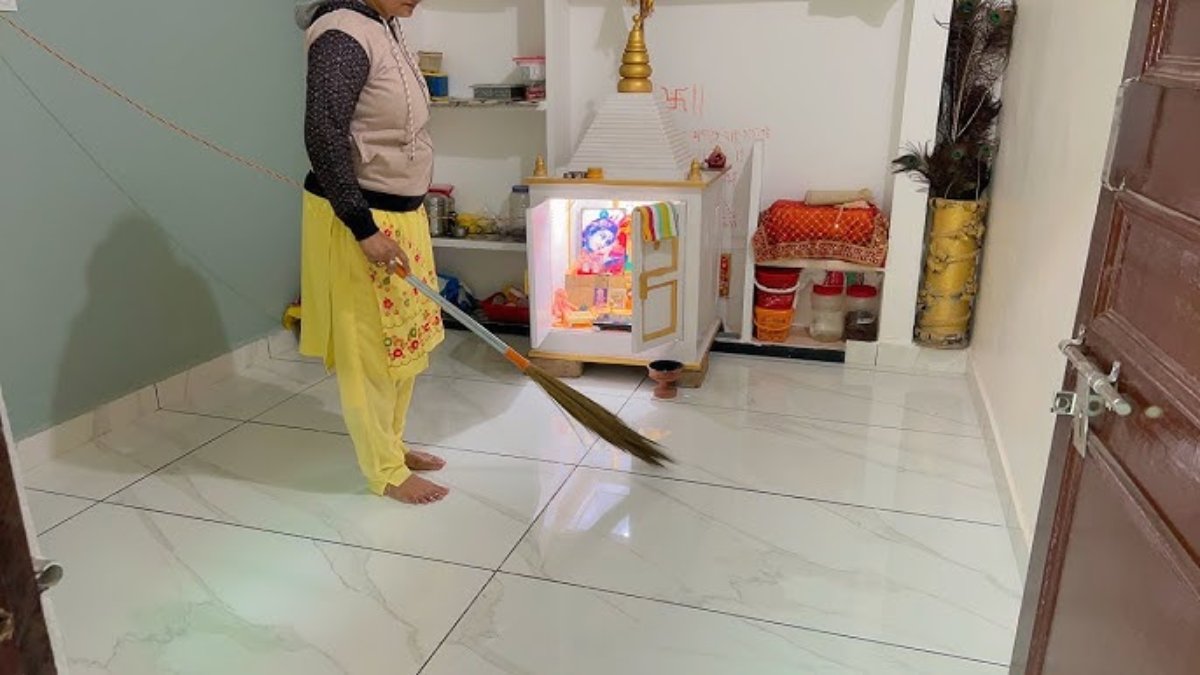 चंद्र ग्रहण के बाद ऐसे करें घर और मंदिर का शुद्धिकरण …