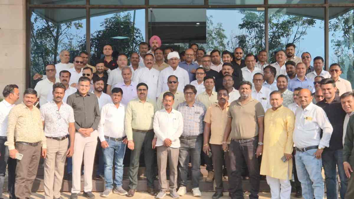 नया रायपुर में गौण खनिज पट्टेदारों का मौन विरोध, NOC में देरी से खदानें बंद होने की कगार पर, प्रदेशभर के पट्टेदार चिंतित