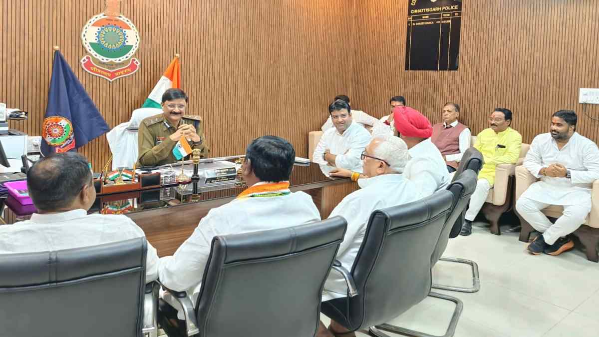 कांग्रेस नेताओं ने पुलिस कमिश्नर से की मुलाकात, कहा – शहर में पेट्रोलिंग बढ़ाएं और अपराध पर लगाम लगाएं