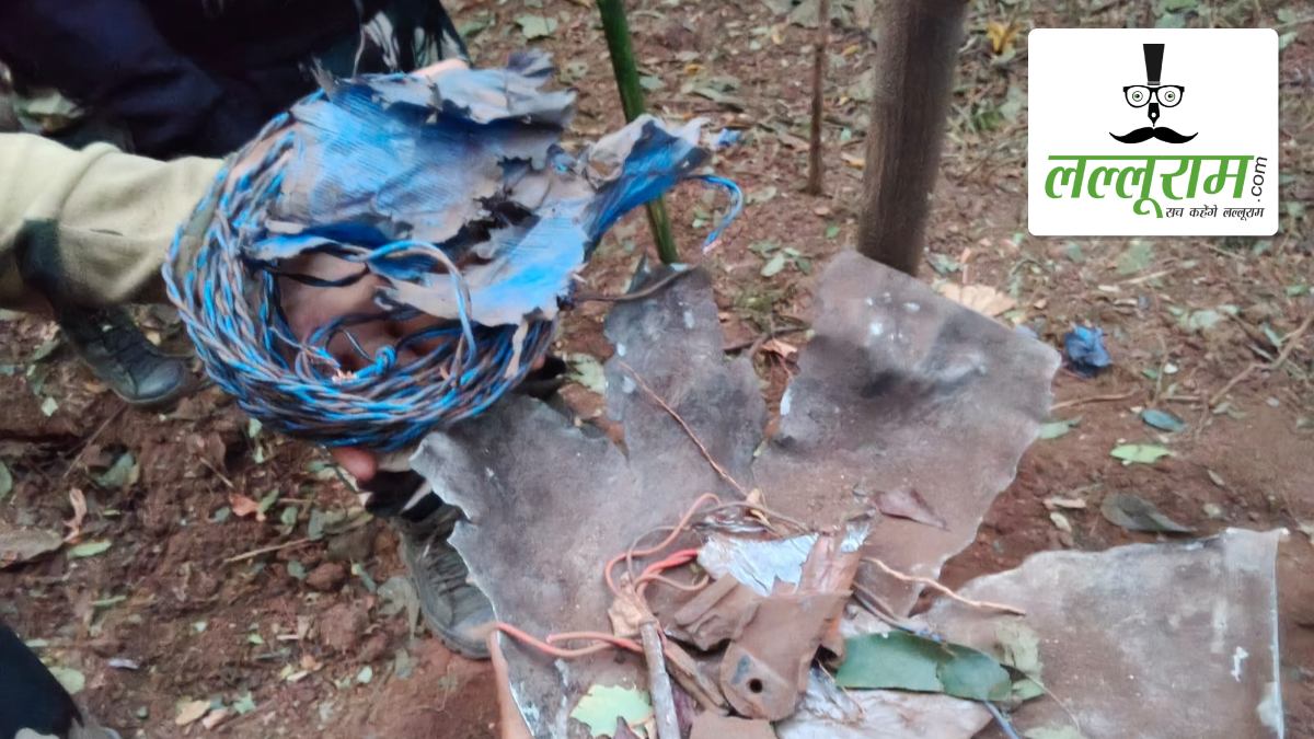 नक्सलियों की साजिश नाकाम : सुरक्षा बलों को मिली बड़ी सफलता, 3 शक्तिशाली IED बरामद कर मौके पर किए नष्ट