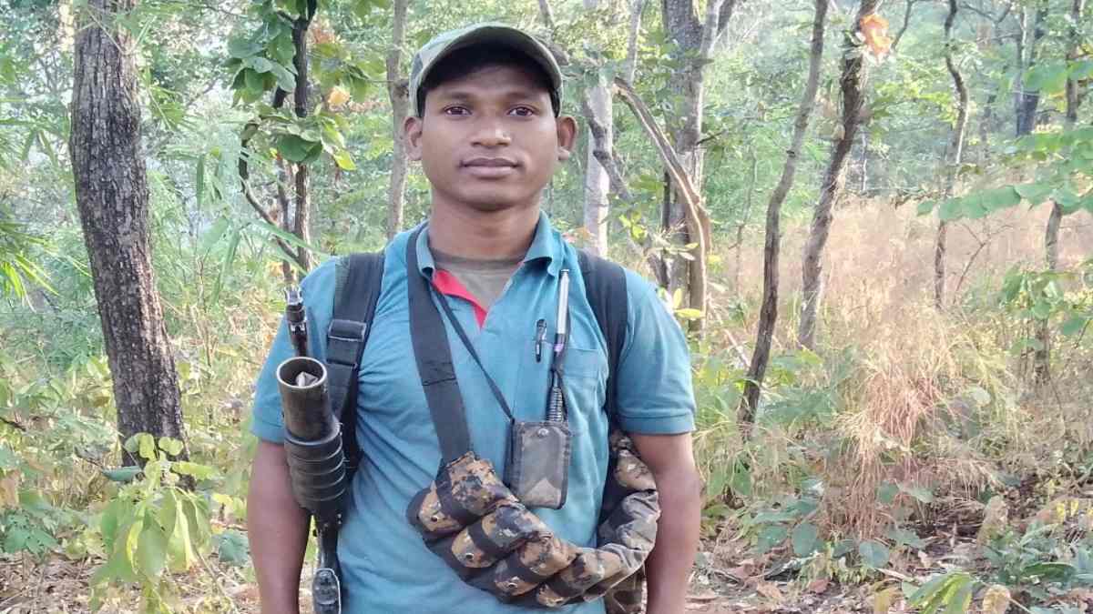 खत्म होते नक्सल कैडर से बौखलाए नक्सली, समर्पण की चाह रखने वाले 22 लाख के इनामी कमांडर को उतारा मौत के घाट