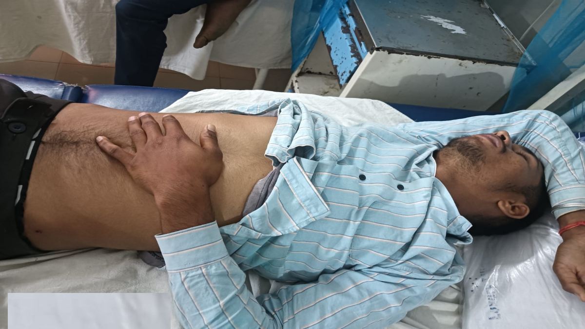 पुरानी रंजिश को लेकर एक-एक कर 5 लोगों पर जानलेवा हमला, चाकू और पत्थर से किया वार, शिवलिंग की तोड़फोड़ से जुड़ा है मामला