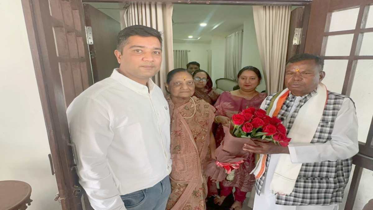 भूपेश बघेल के निवास पहुंचे कवासी लखमा, परिवारजनों से की मुलाकात, सिंहदेव और महंत से भी मिले