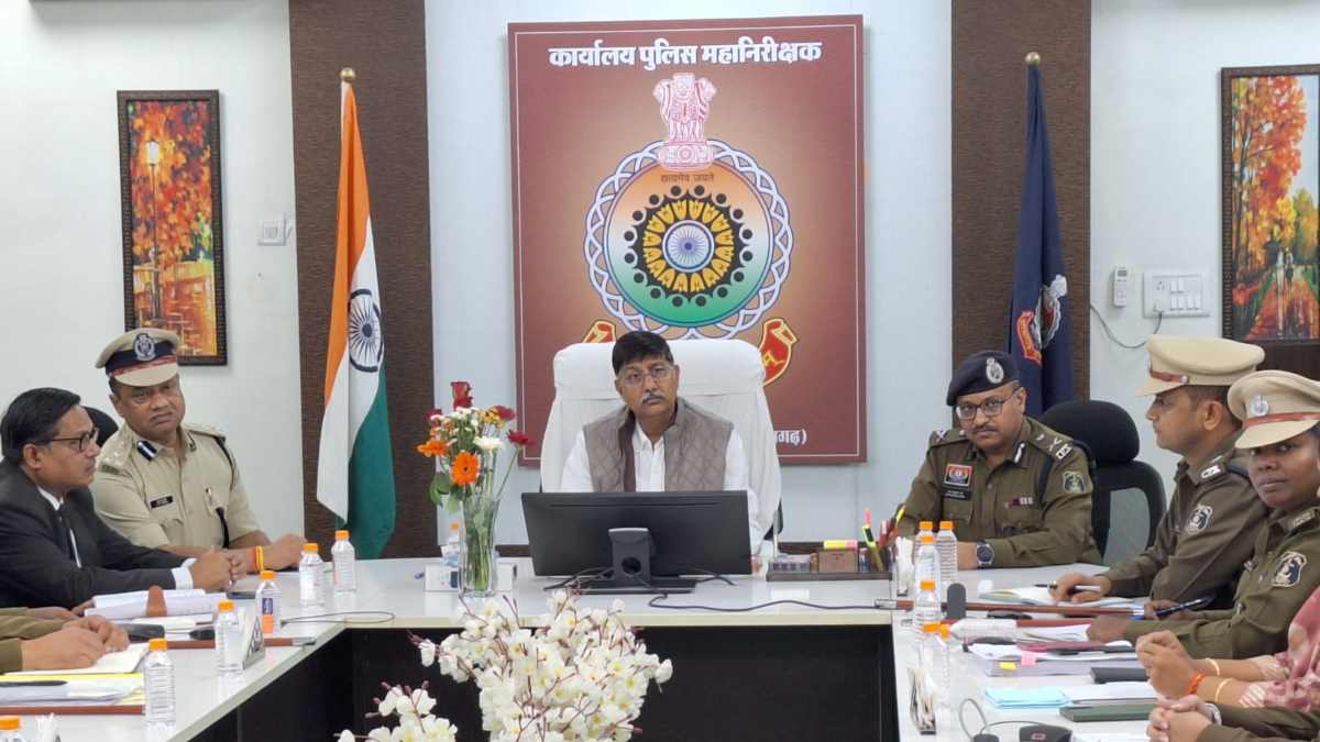 DGP अरुण देव गौतम पहुंचे बिलासपुर, पुलिस अधिकारियों की ली बैठक, लूटकांड का 24 घंटे में खुलासे और आरोपियों की गिरफ्तारी पर की तारीफ