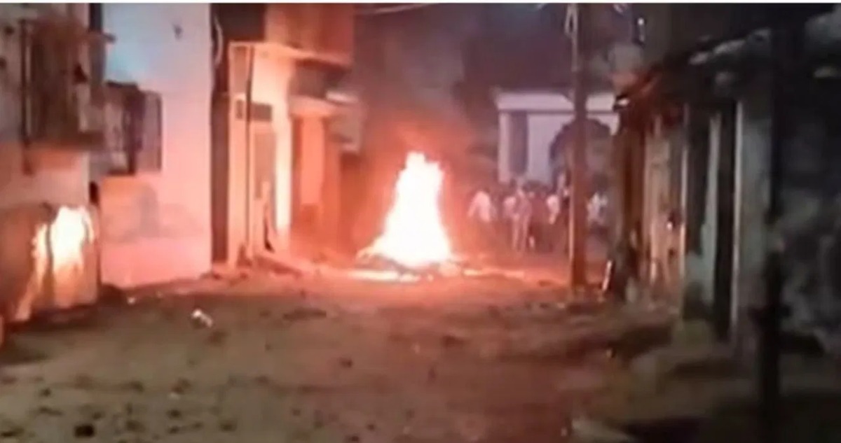 बंगाल में TMC नेता के घर पर बम से हमला, लोगों में फैली दहशत, इलाके में मचा हड़कंप