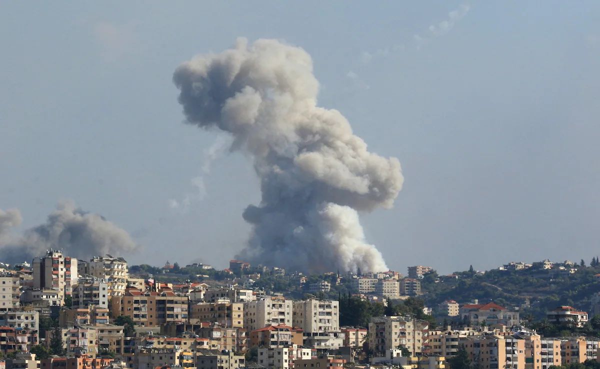 इजरायल ने लेबनान पर किया हवाई हमला, हिज़्बुल्लाह कमांडर समेत 12 की मौत, दर्जनों घायल