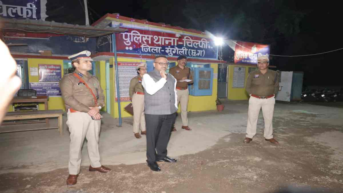 IPS Ramgopal garg Visit : आईजी रामगोपाल गर्ग आधी रात पहुंचे चिल्फी बॉर्डर, अवैध गतिविधियों पर निगरानी और कार्रवाई के दिए निर्देश