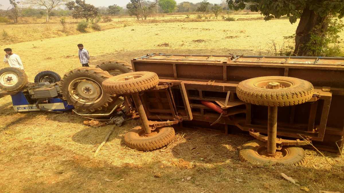 CG News : तेज रफ्तार ट्रैक्टर पलटा, चालक की मौत, 5 की हालत गंभीर