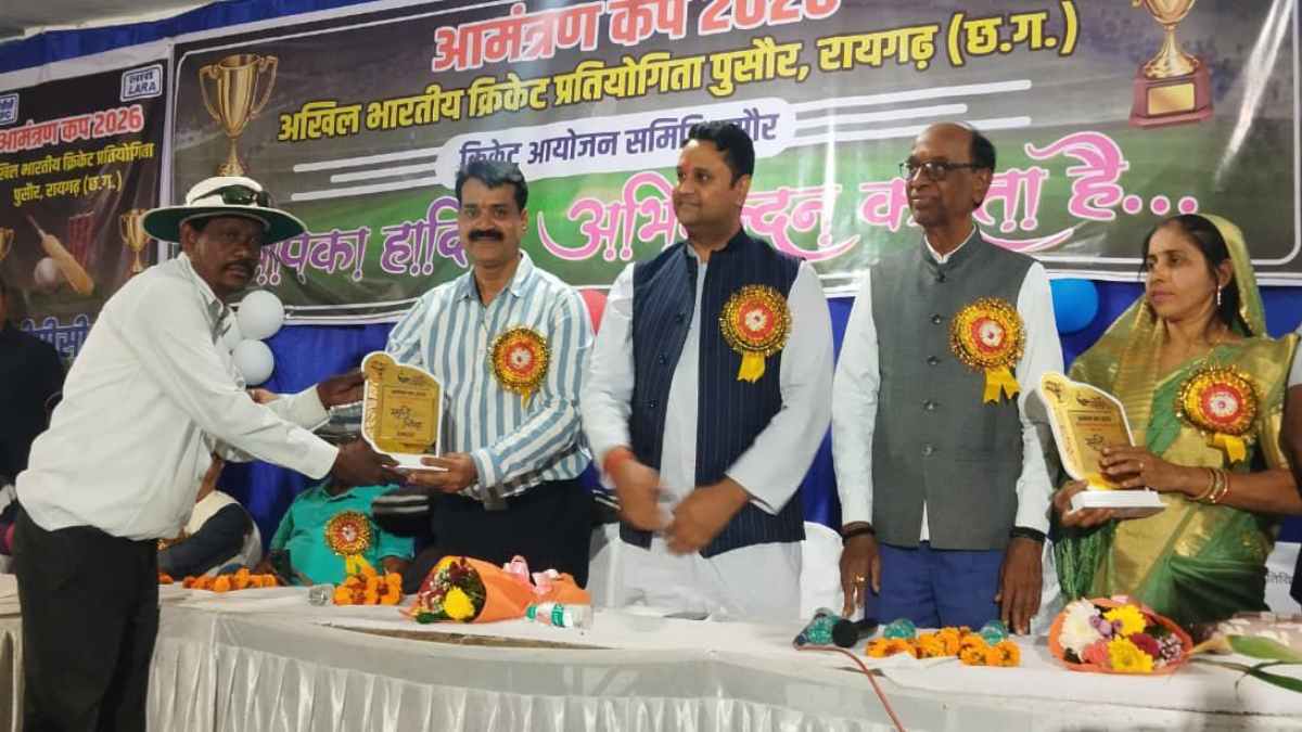 रायगढ़ के ग्रामीण युवाओं की खेल प्रतिभा को मिली नई उड़ान: अदाणी फाउंडेशन ने बांटी स्पोर्ट्स किट, बेटियों ने नेशनल लेवल पर गाड़ा झंडा