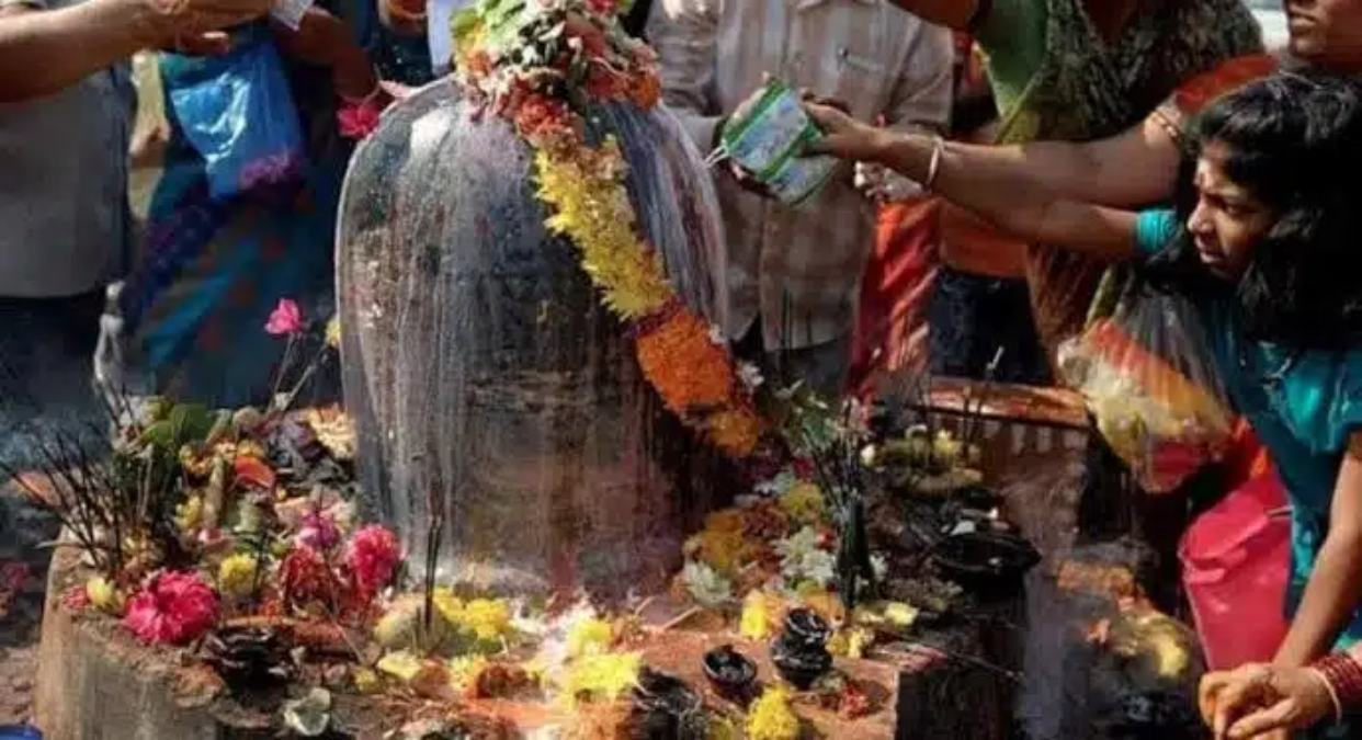 ओडिशा में महाशिवरात्रि की धूम: प्रमुख मंदिरों में उमड़ी भक्तों की भीड़, सुरक्षा के पुख्ता इंतजाम