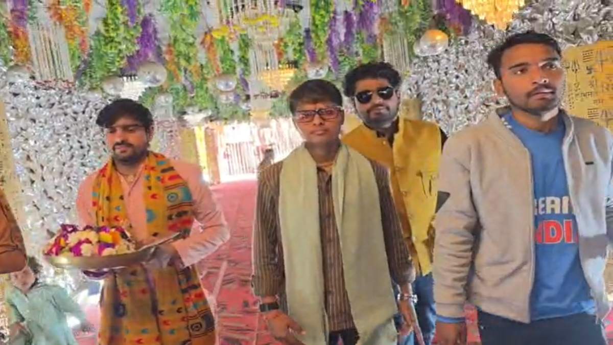 ऑस्ट्रेलिया दौरे से पहले बागेश्वर धाम पहुंची क्रिकेटर क्रांति गौड़ः बालाजी का अशीर्वाद लिया, पंडित धीरेन्द्र शास्त्री ने अच्छे प्रदर्शन के लिए दी शुभकामनाएं