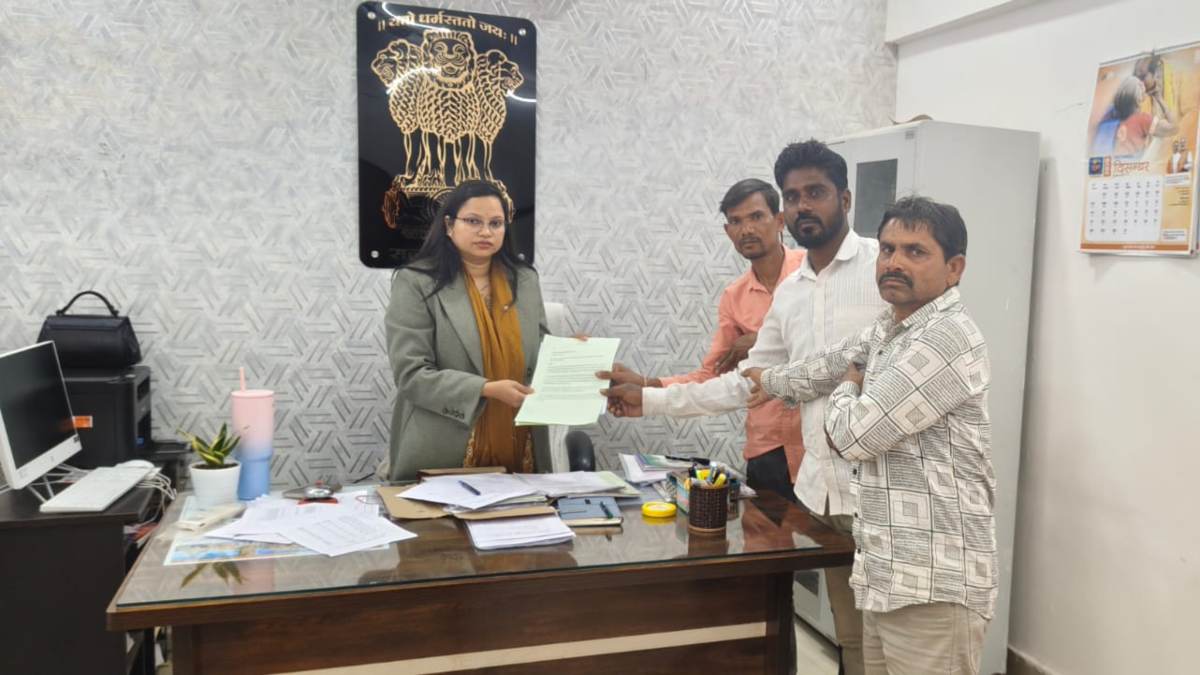 गुजरा पंचायत में बगावत! सरपंच के खिलाफ पंचों ने खोला मोर्चा, SDM को सौंपा अविश्वास प्रस्ताव, फर्जीवाड़ा करने के लगाए आरोप…