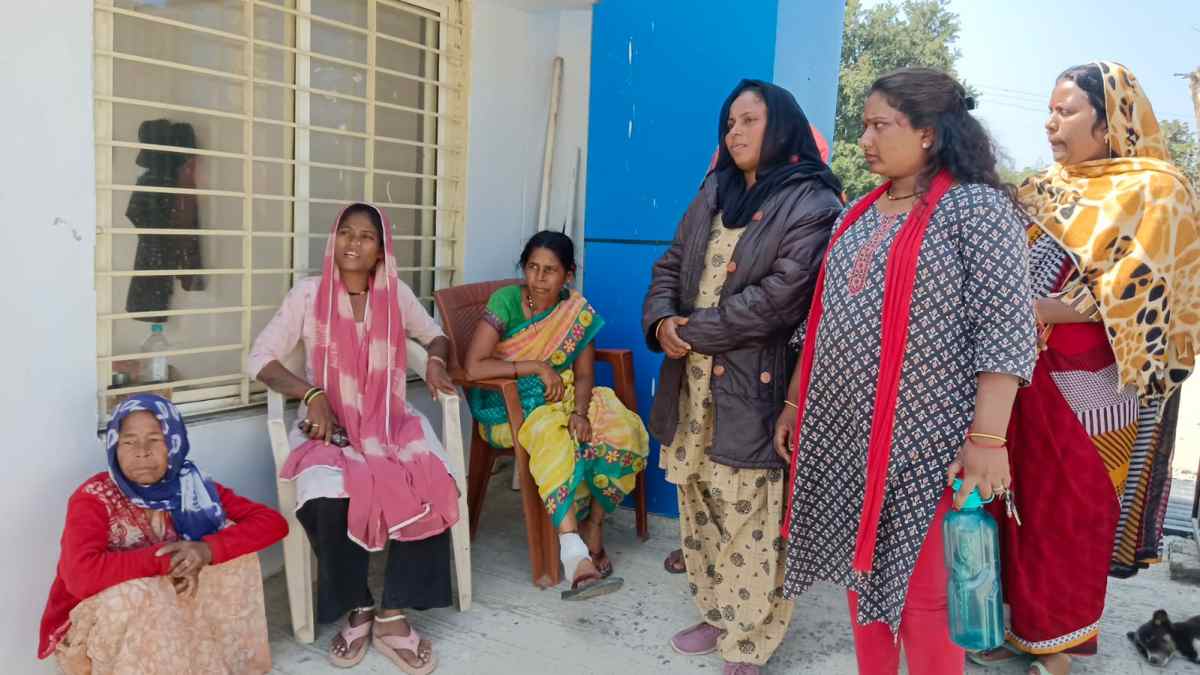 सफाई कर्मियों के साथ धोखाधड़ी: महिलाओं ने अस्पताल पर लगाए गंभीर आरोप, कहा- परमानेंट नौकरी के नाम पर काम कराया, फिर बिना पेमेंट दिया निकाल दिया