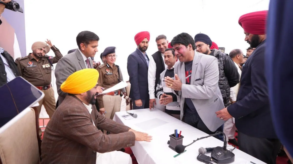जालंधर में सीएम मान की लोक मिलनी, मुख्यमंत्री बोले- पंजाब इकलौता राज्य, जहां मुखिया खुद घर-घर जाकर सुन रहा समस्याएं