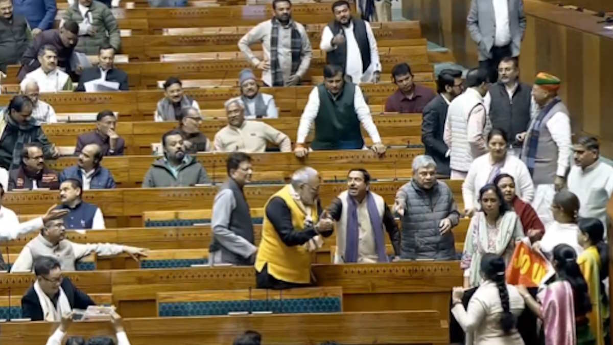 BJP की महिला सांसदों ने लोकसभा स्पीकर को लिखा पत्र, PM की कुर्सी घेरने वाले सांसदों के खिलाफ की कार्रवाई की मांग…