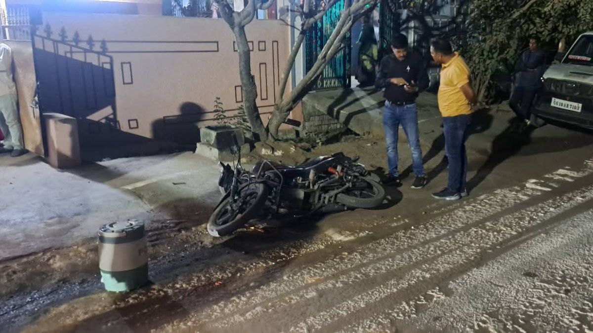 CG Breaking News : सर्राफा व्यवसायी से बंदूक की नोक पर मारपीट कर लूट, नकाबपोश बदमाश गहनों से भरी गाड़ी लेकर हुए फरार