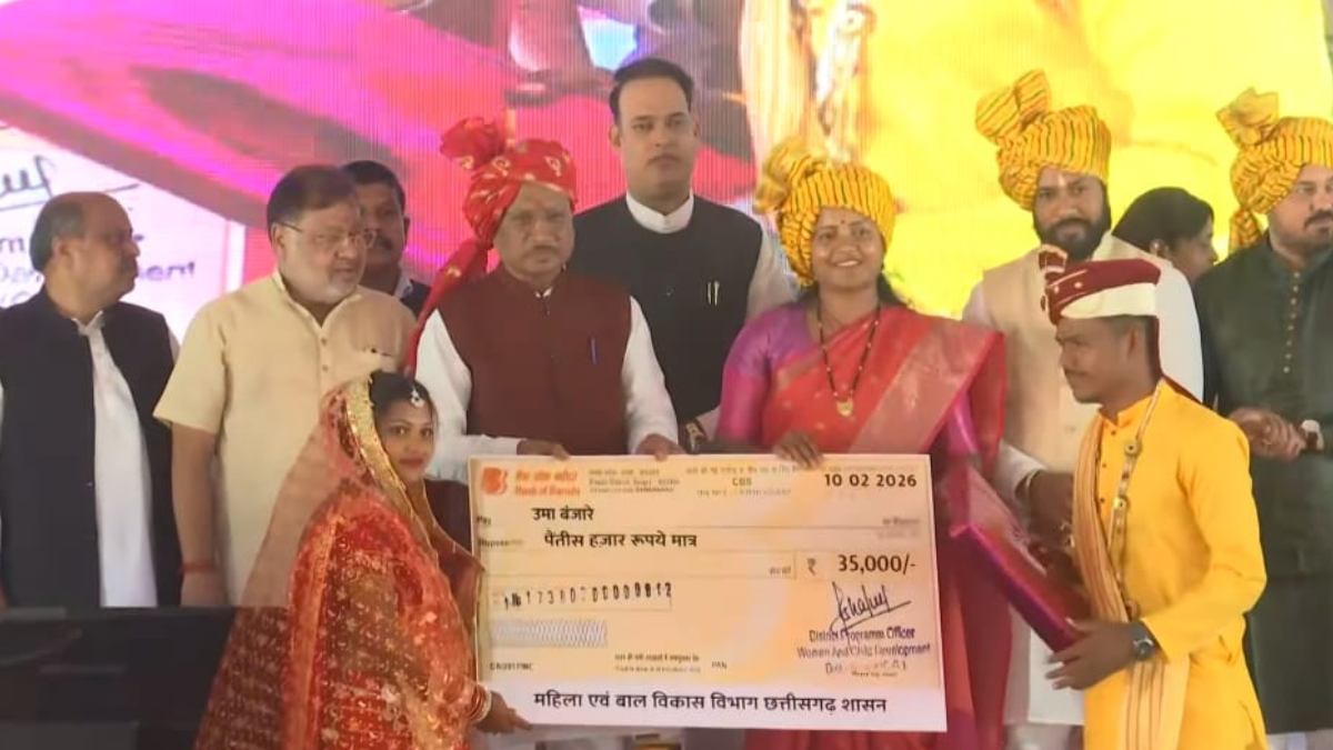 मुख्यमंत्री कन्या विवाह योजना के तहत 6,412 जोड़ों का सामूहिक विवाह : राजधानी में सीएम साय की मौजूदगी में 1,316 जोड़ों ने लिए सात फेरे, गोल्डन बुक ऑफ वर्ल्ड रिकॉर्ड में दर्ज हुआ आयोजन