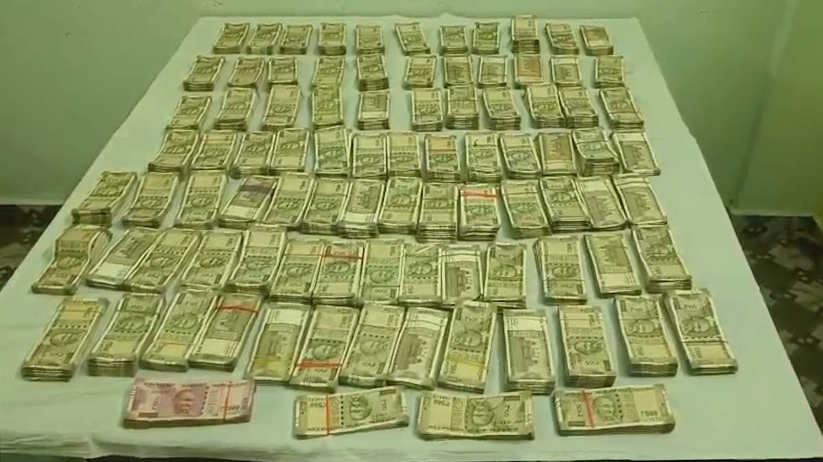 सुरक्षाबल ने नक्सलियों का बड़ा डंप किया बरामद, 46 लाख रुपए नगद के साथ मिला लैपटॉप और आर्म्स…