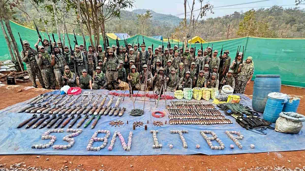 CG News: सुरक्षाबलों को मिली बड़ी सफलता, नक्सली डंप में भारी मात्रा में मिला हथियार…