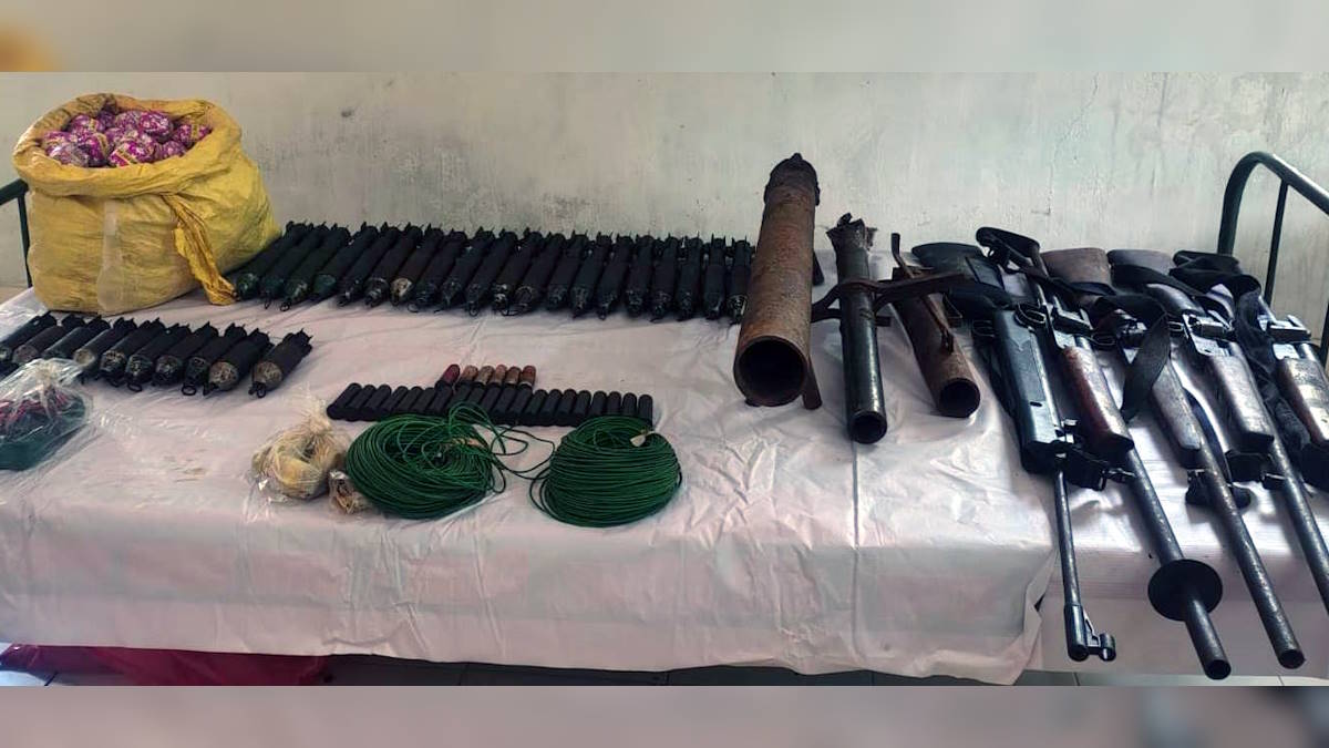 Kanker Naxal Operation: सुरक्षा बलों को मिली बड़ी सफलता, नक्सलियों के डंप हथियार और आईईडी बरामद