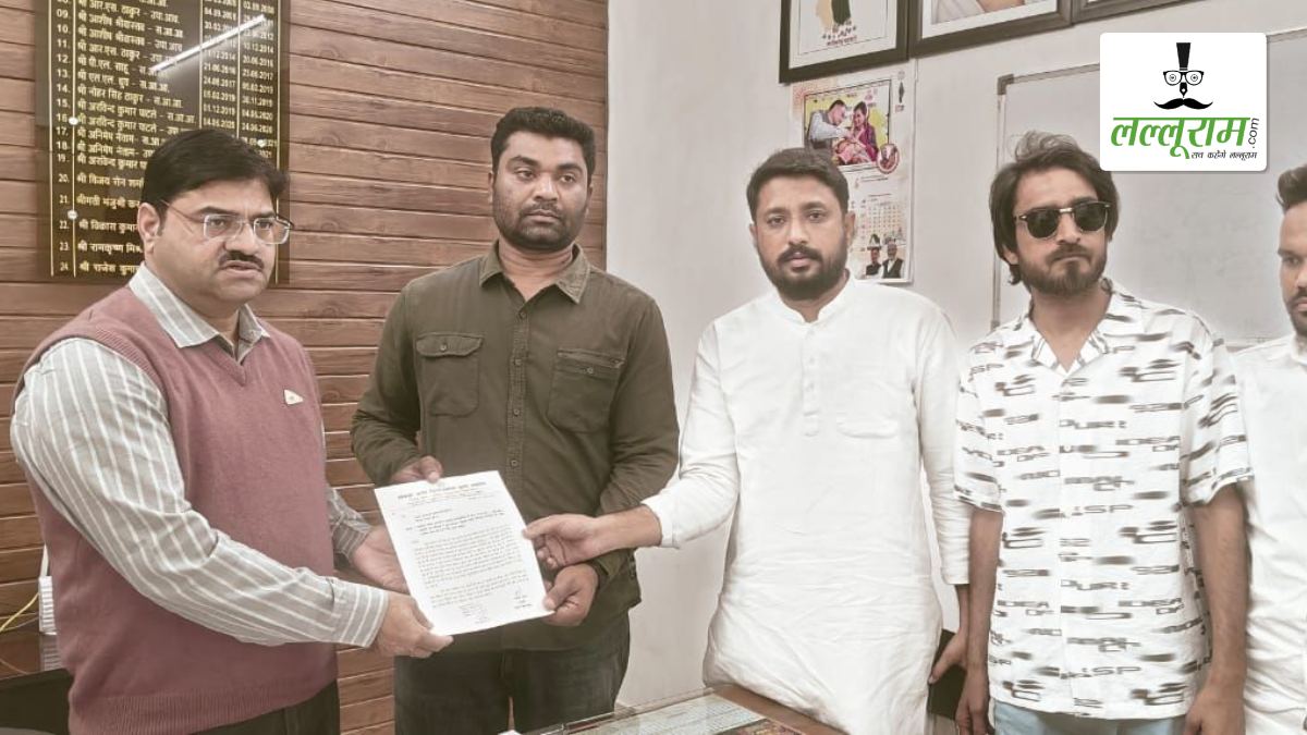 सरकारी शराब दुकानों में वेतन कटौती का आरोप, युवा कांग्रेस ने की उच्च स्तरीय जांच की मांग, जिला आबकारी अधिकारी को सौंपा ज्ञापन