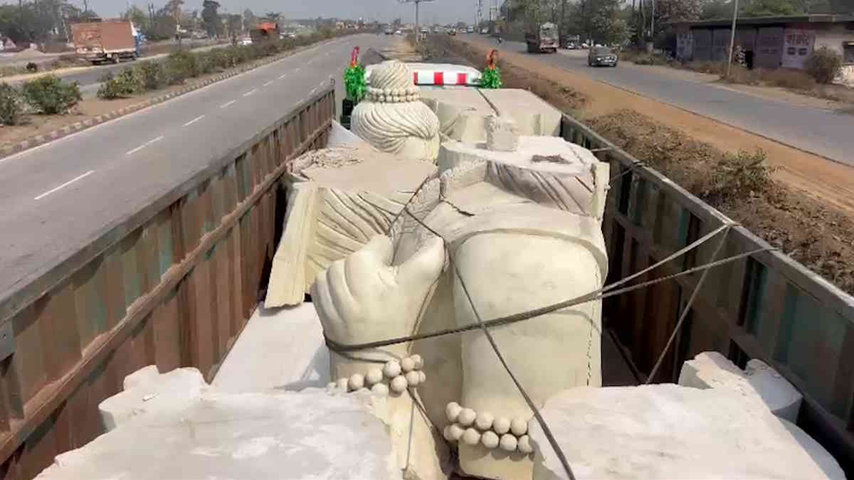 कौशल्या धाम परिसर में स्थापना के लिए पहुंची प्रभु श्रीराम की नई प्रतिमा, पुरानी प्रतिमा के स्वरूप पर भक्तों ने उठाया था सवाल…