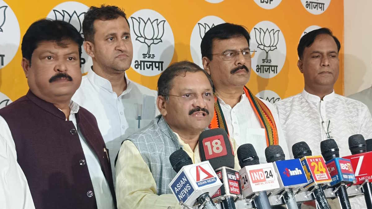 भूपेश बघेल पर मानहानि का मुकदमा: सांसद संतोष पांडे का बड़ा बयान, कहा- जिस तरह से लांछन लगाया जा रहा, मुकदमा तो होना चाहिए…