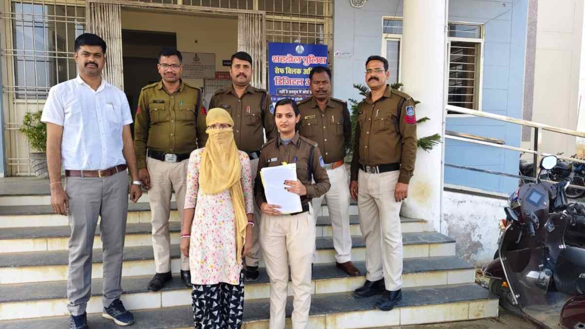 पकड़ी गई शातिर महिला: MPEB कर्मचारी बनकर बैंक को लगाया 10 लाख 50 हजार का चूना, नकली नियुक्ति आदेश, जाली सैलरी स्लिप और फर्जी पहचान के सहारे रची साजिश