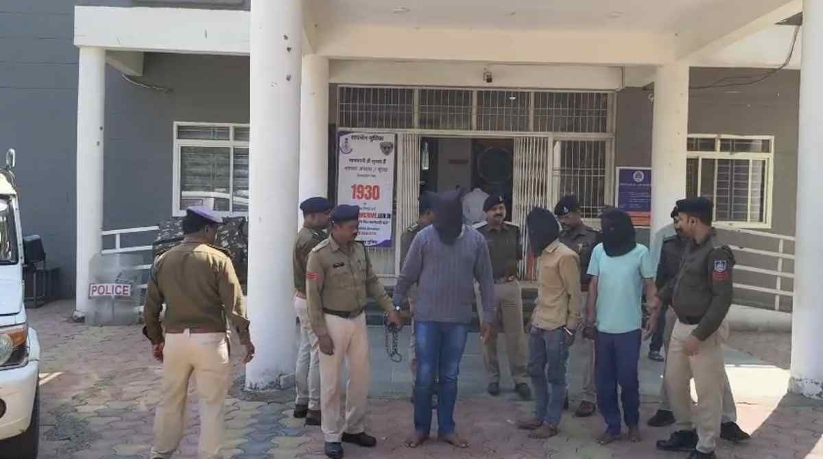 शादी में शामिल होने गया था परिवार, इधर सूने मकान में ढाई लाख से ज्यादा के जेवर पार, छुट्टन हलवाई बना चोरों का मददगार