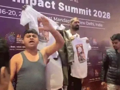 PM IS COMPROMISED… भारत मंडपम में आयोजित AI समिट में यूथ कांग्रेस का विरोध प्रदर्शन, कार्यकर्ताओं को पुलिस ने हिरासत मे लिया