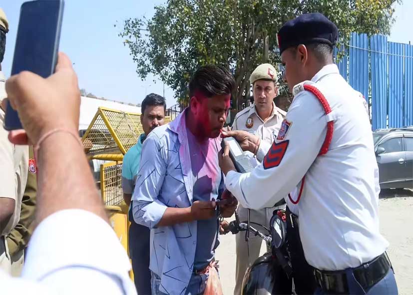 दिल्ली में होली को लेकर पुलिस सख्त: नशे में गाड़ी चलाने वालों पर ऐक्शन, जानें कितना चालान?