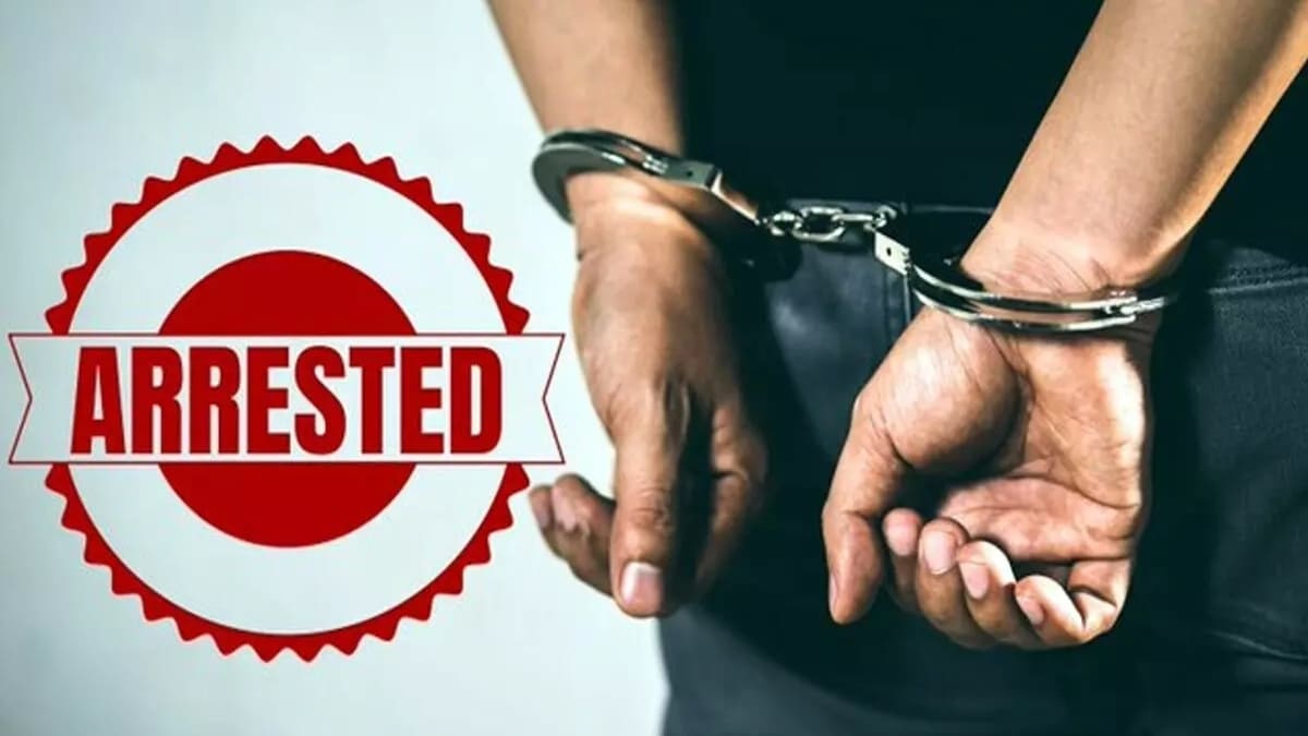 ​बक्सर रेलवे स्टेशन पर RPF-GRP की बड़ी कार्रवाई, दो शातिर चोर गिरफ्तार, ठठेरी बाजार से सोने के जेवर बरामद