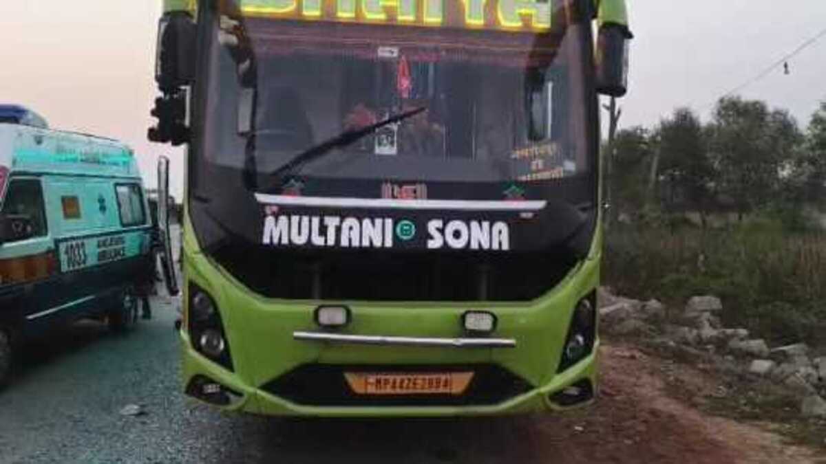 कैमूर में भीषण सड़क हादसा, NH-19 पर यात्री बस और ट्रॉली की टक्कर में मासूम समेत 3 की मौत, दर्जनों घायलों को किया अस्पताल रेफर