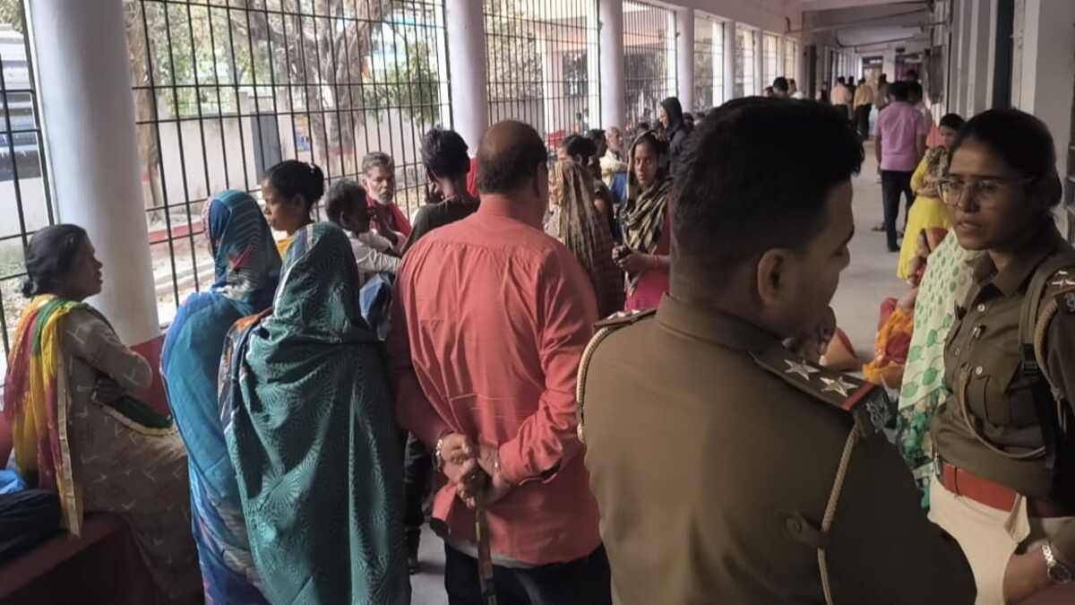 मुजफ्फरपुर में शराबबंदी कानून के तहत बड़ी कार्रवाई, दो महिलाओं समेत 15 गिरफ्तार, 12 भेजे गए जेल