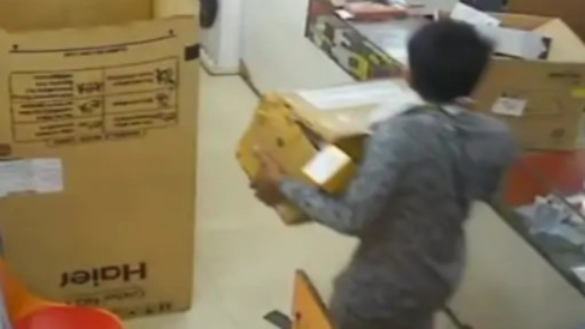 बिहटा के कन्हौली बाजार में 16 लाख के 72 स्मार्टफोन चोरी, CCTV में कैद वारदात