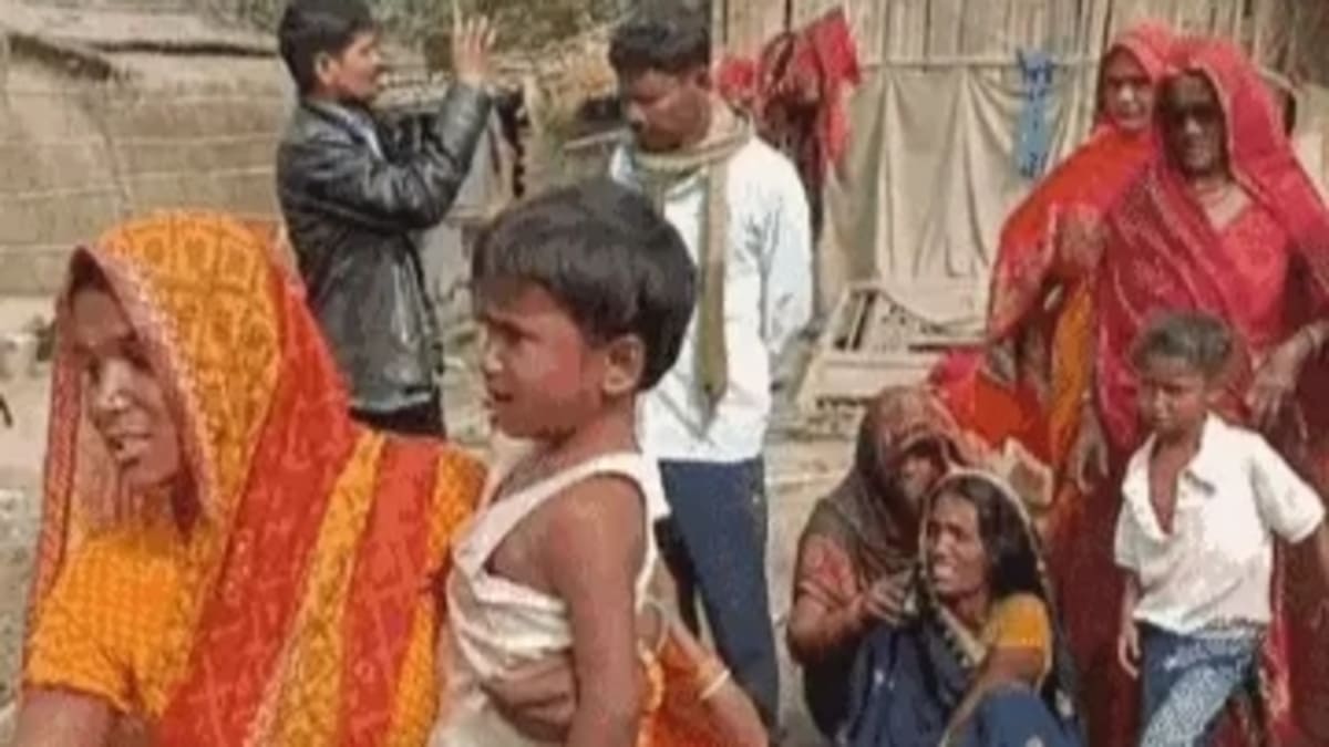​सीतामढ़ी में मासूम को बचाने की कोशिश में काल बना सेप्टिक टैंक, बाप-बेटे समेत 4 की मौत