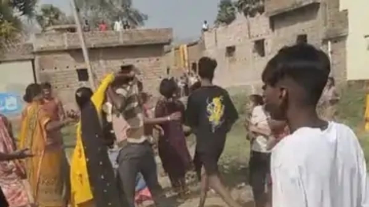 गया में होली पर कपड़े फाड़ने से भड़के लोग, रंग डालने पर भिड़े दो पक्ष, महिलाओं समेत 6 घायल